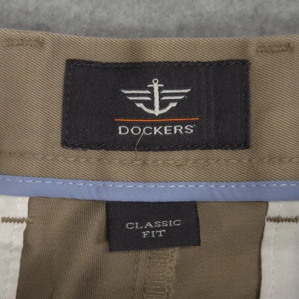 Dockers Mens 33x32 Beige Tan Classic Fit Pleated Front Chino Khaki Pants School